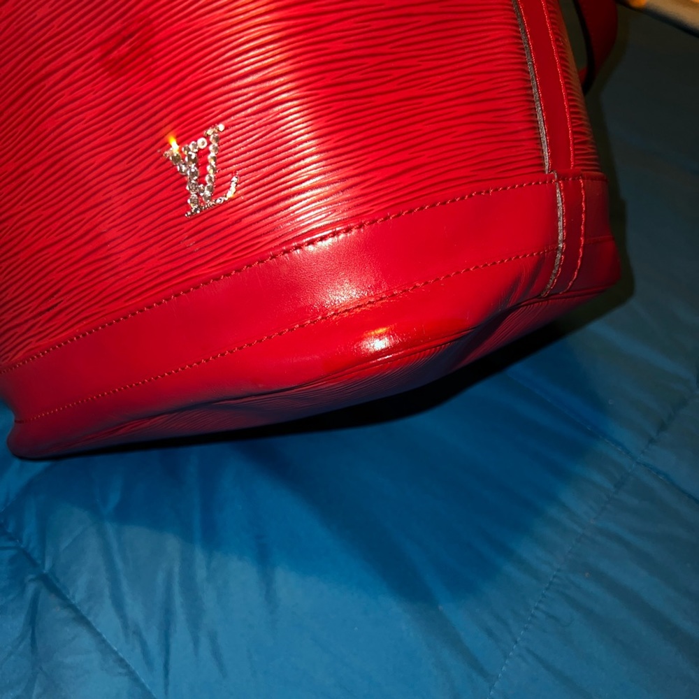Beautiful Vibrant Red ❤️‍🔥Louis Vuitton Epi Noé customized with rhinestone’s ✨ - Picture 3 of 11